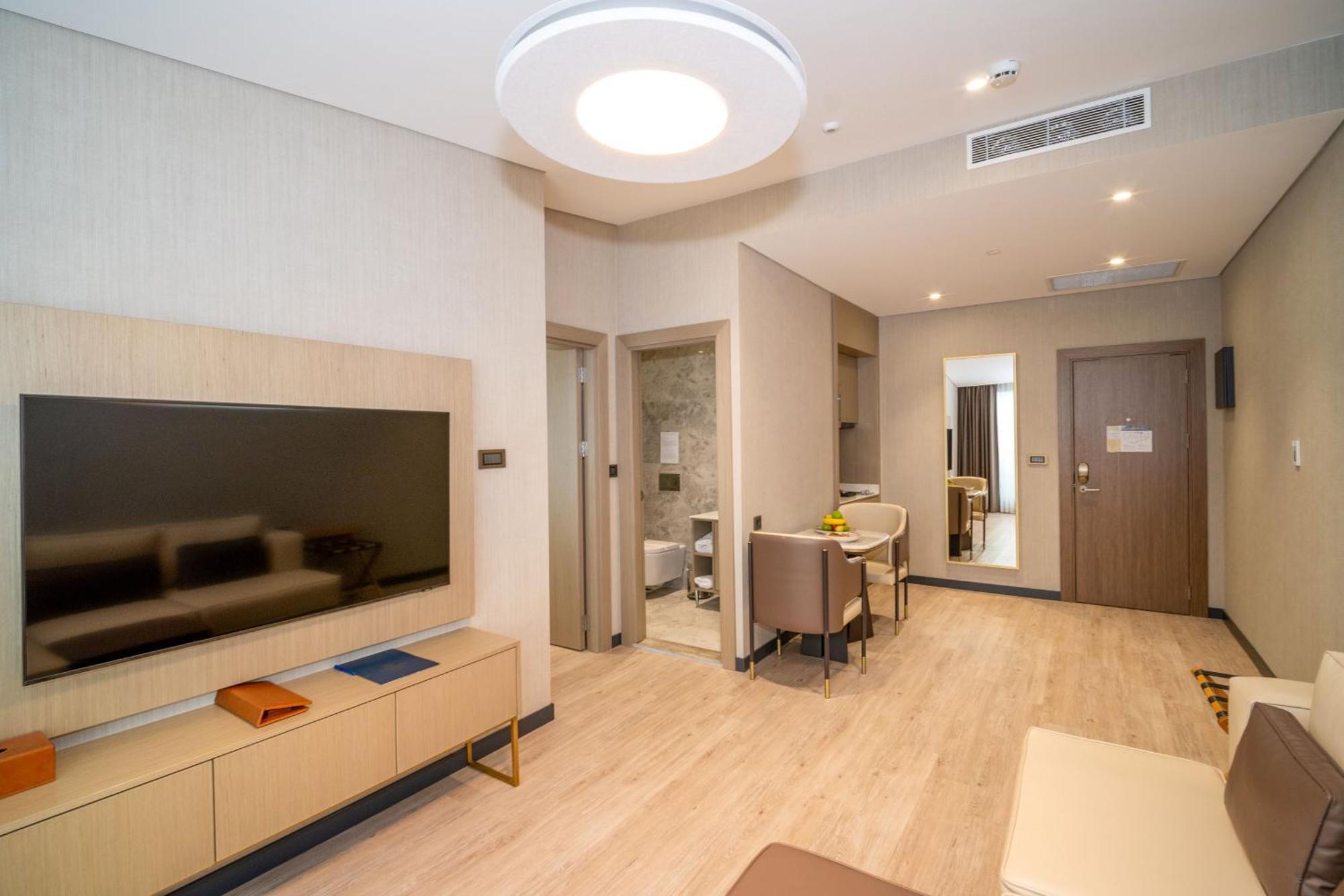Rayelin Old Town Готель 4*